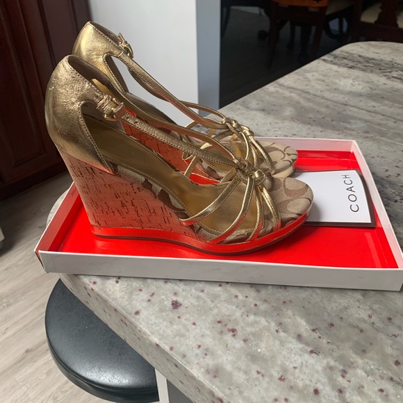 Size 8M Style Joslin Signature ‘C’ logo Wedge Sandals - Picture 2 of 4